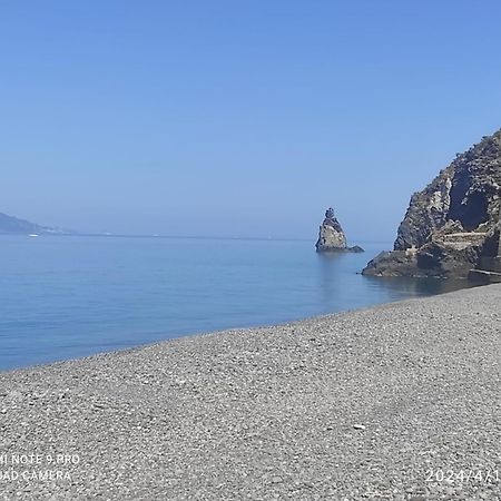 Appartamento Rocche Rosse Acquacalda Exteriér fotografie